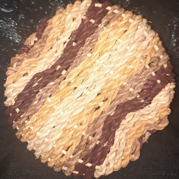 Woven butt egg basket - Picture 2 of 5